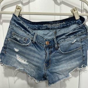 4/$25 American Eagle Jean shorts with distressed style size 6